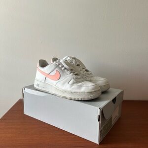 Nike WMNS Air Force 1 ‘07. US 8 UK 5.5